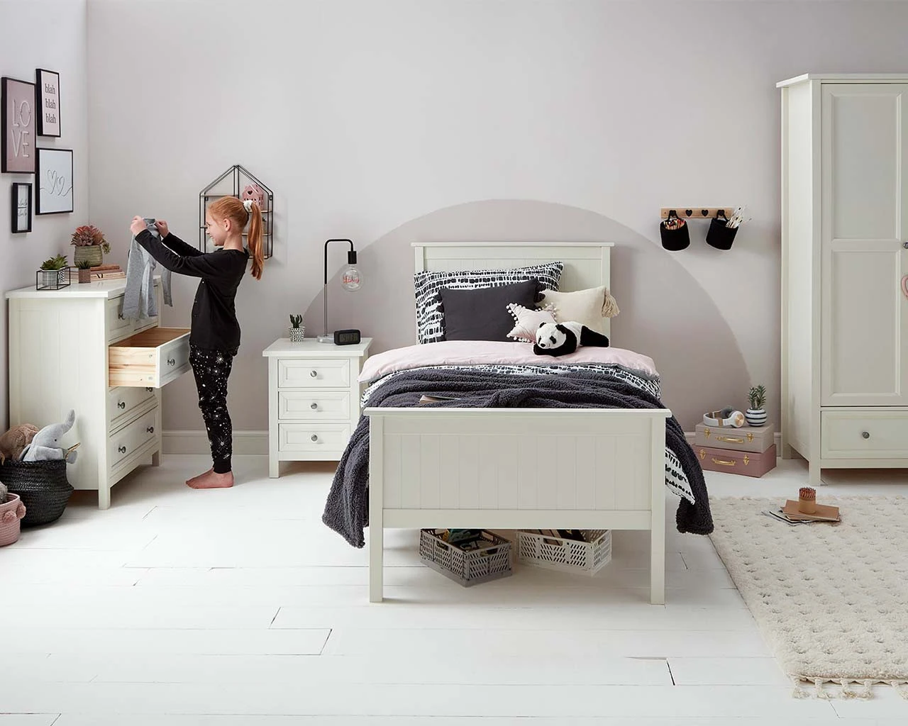 Cambridge 3+2 Drawer Chest In White 7 Cambridge 3+2 Drawer Chest In White - Image 7