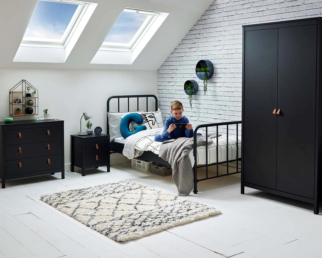 Loop 3 Door Wardrobe Black 5 Loop 3 Door Wardrobe Black - Image 5