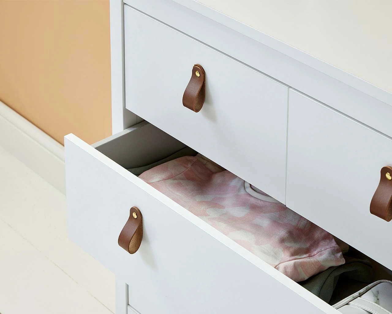 Loop 5 Drawer Chest White 4 Loop 5 Drawer Chest White - Image 4