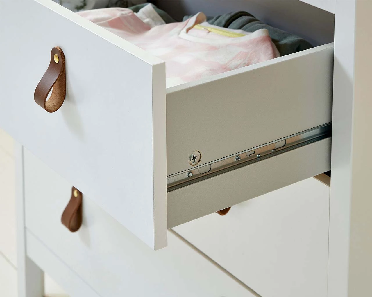 Loop 5 Drawer Chest White 5 Loop 5 Drawer Chest White - Image 5
